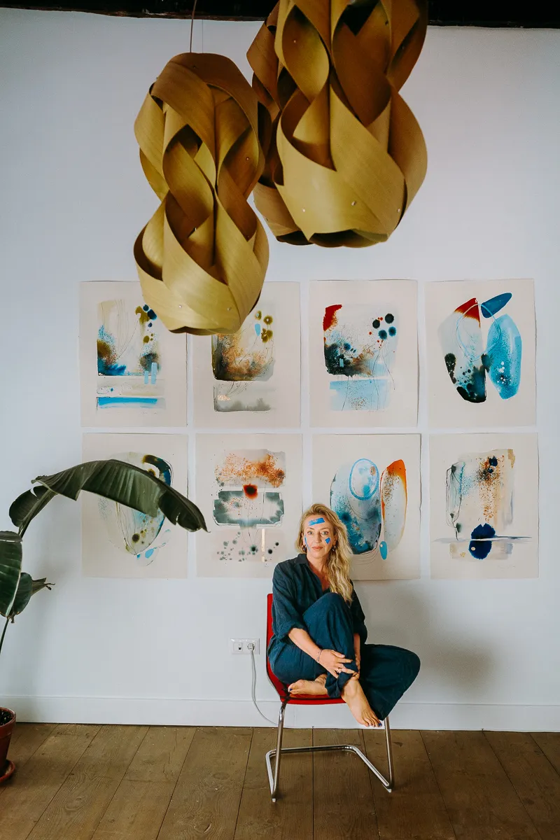 Anna Ciok w pracowni ceramicznej